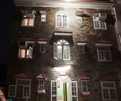 Shree Badrish Hotel